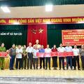 Hơn 4.000 đầu sách và thư viện điện tử được trao tặng cho học sinh, cán bộ, Nhân dân xã Vạn Lộc