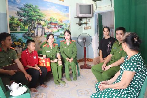 58win apk phường Hạc Thành mang niềm vui 1/6 đến con nhận đỡ đầu